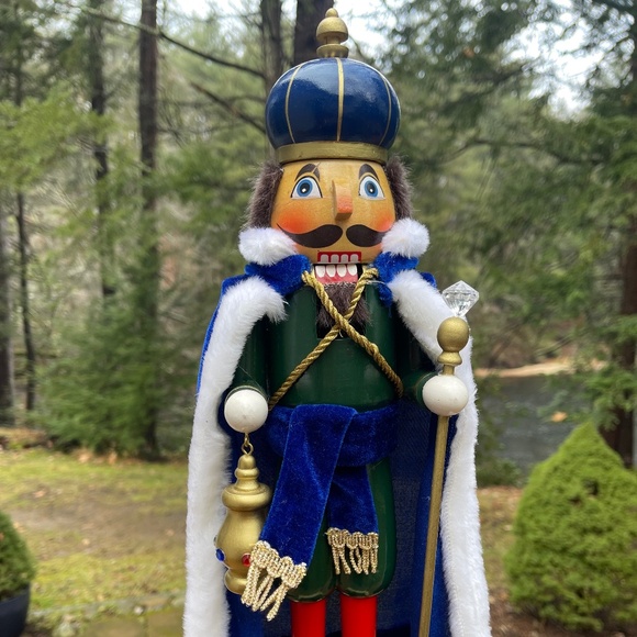 Wooden Nutcracker King 15" Blue Robe - Picture 12 of 13